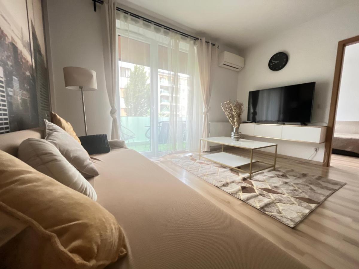 Corvin Promenade Crystal Apartment Budapest Exterior photo