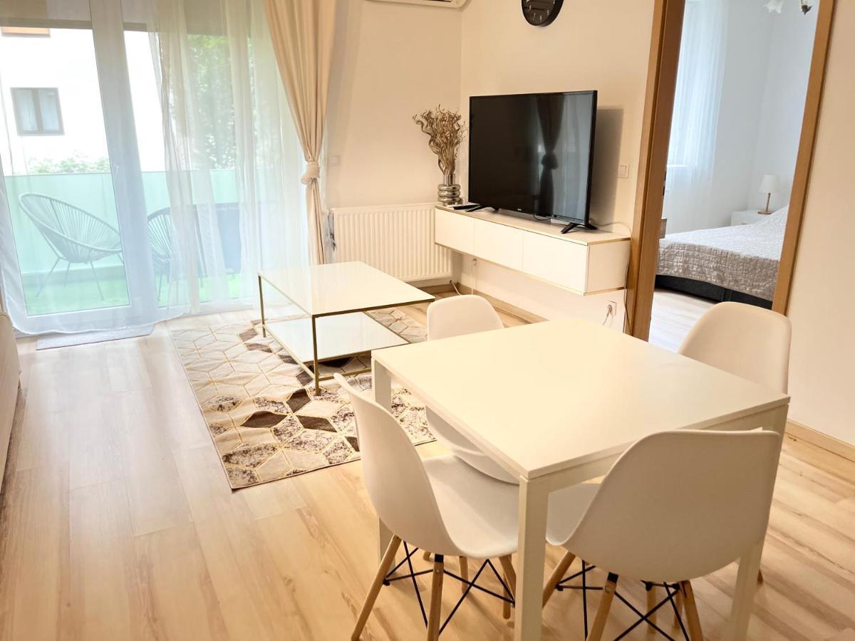 Corvin Promenade Crystal Apartment Budapest Exterior photo